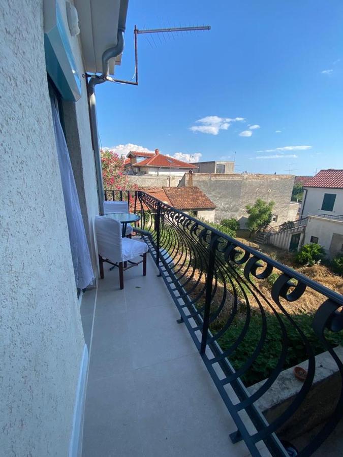 Duje & Roko Apartments Шибеник Экстерьер фото